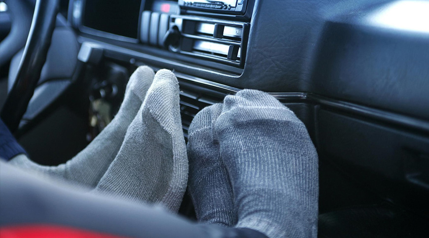 feet warming by car heaters